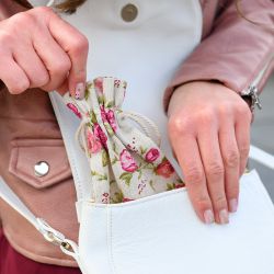 Zakjes à la linnen met print 8 x 10 cm - natuurlijke kleur / rozen Bedrukte organzazakjes