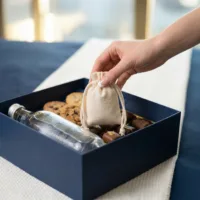 Milieuvriendelijke katoenen zakjes als natuurlijke cadeauverpakking.