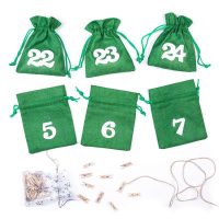 Adventskalender jute zakjes 12 x 15 cm - groen + witte cijfers Kerst tassen