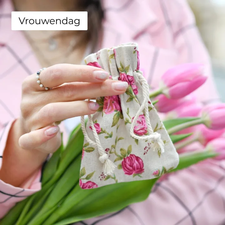 Stoffen cadeauzakjes voor Vrouwendag verpakking